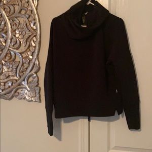 Mondetta top size medium